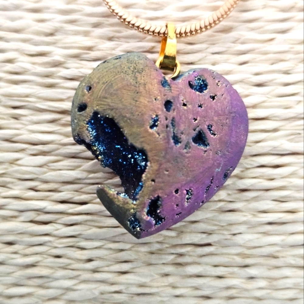 TRIBE Heart Shaped Geode Necklace
